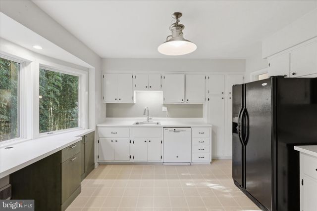 8104 HAWTHORNE CT, Bethesda, MD 20817