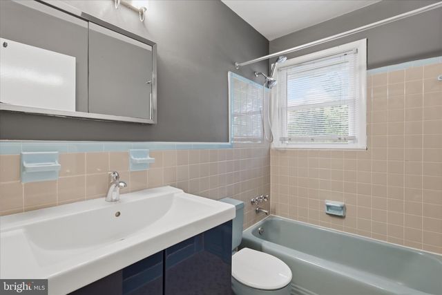 8104 HAWTHORNE CT, Bethesda, MD 20817