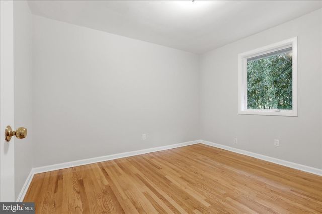 8104 HAWTHORNE CT, Bethesda, MD 20817