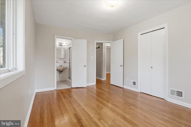 8104 HAWTHORNE CT, Bethesda, MD 20817
