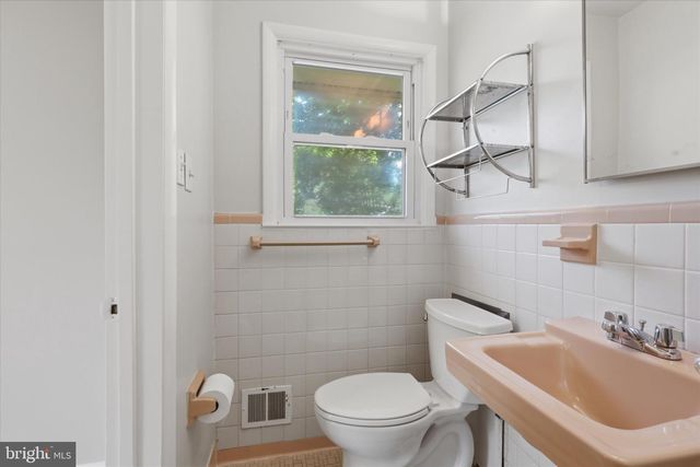 8104 HAWTHORNE CT, Bethesda, MD 20817