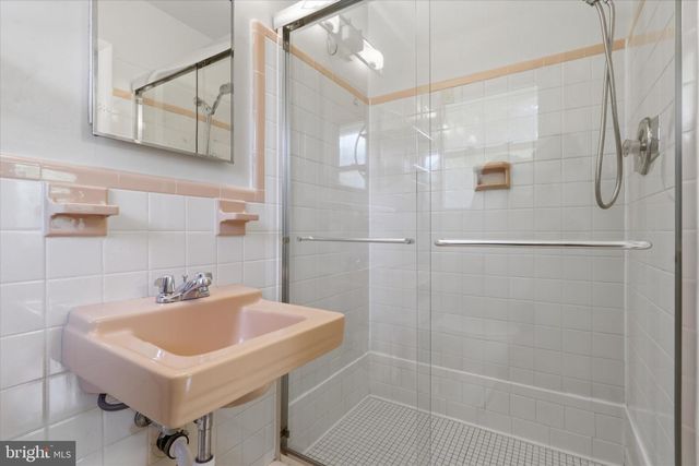 8104 HAWTHORNE CT, Bethesda, MD 20817