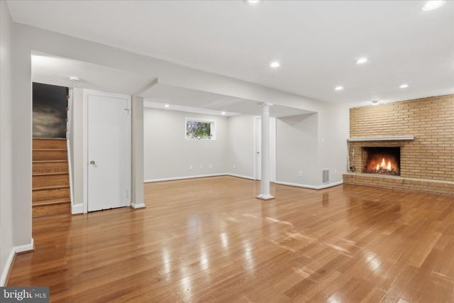 8104 HAWTHORNE CT, Bethesda, MD 20817