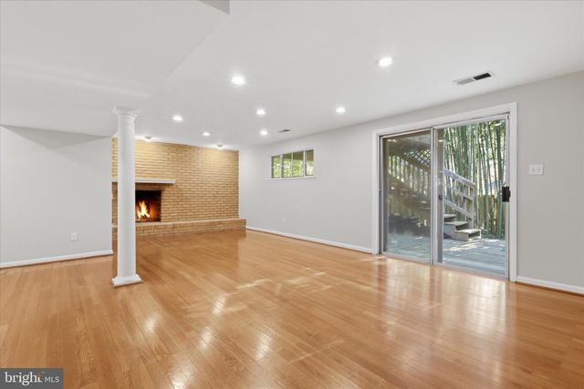 8104 HAWTHORNE CT, Bethesda, MD 20817