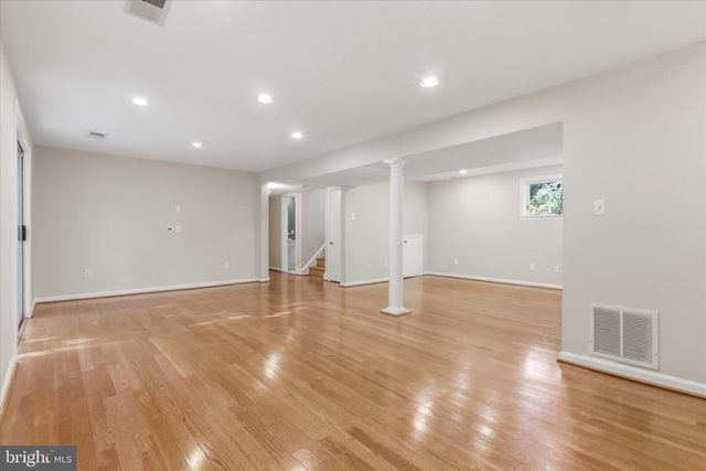 8104 HAWTHORNE CT, Bethesda, MD 20817