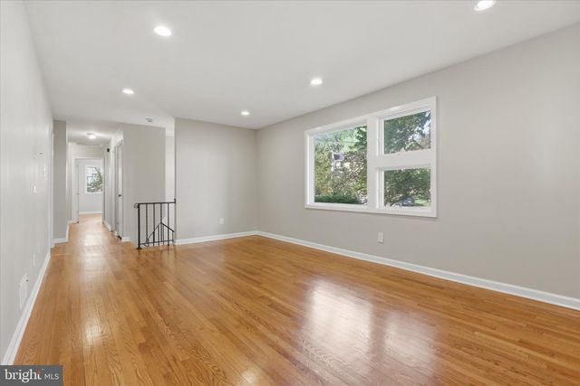 8104 HAWTHORNE CT, Bethesda, MD 20817