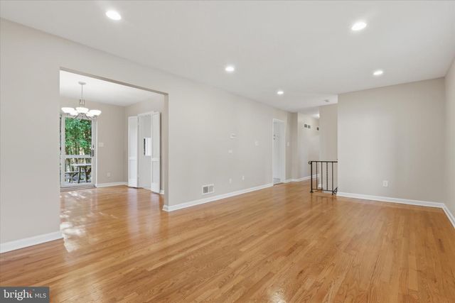 8104 HAWTHORNE CT, Bethesda, MD 20817