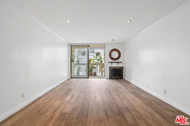 22 Navy Street 202, Los Angeles, CA 90291