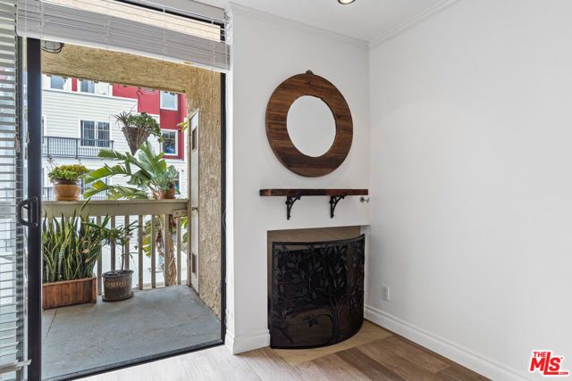 22 Navy Street 202, Los Angeles, CA 90291