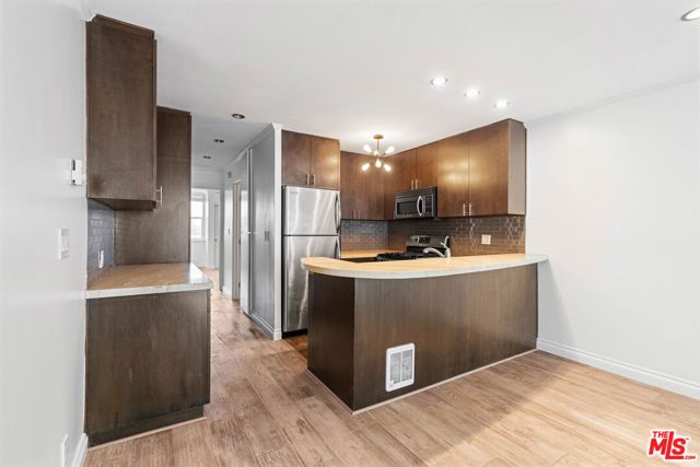 22 Navy Street 202, Los Angeles, CA 90291