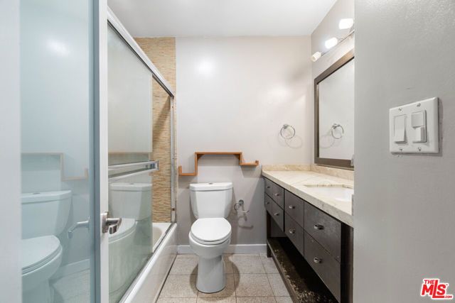 22 Navy Street 202, Los Angeles, CA 90291