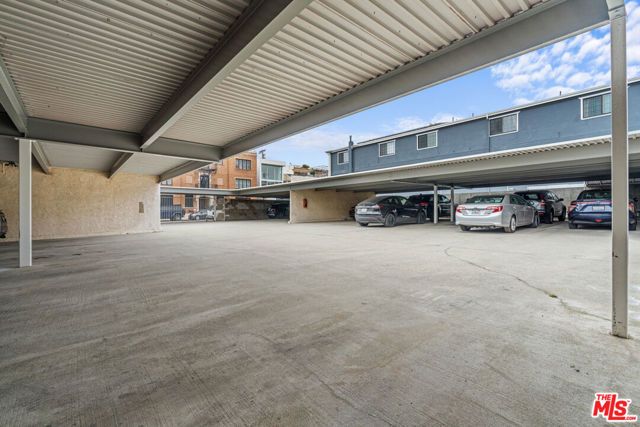 22 Navy Street 202, Los Angeles, CA 90291