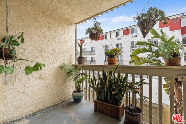 22 Navy Street 202, Los Angeles, CA 90291