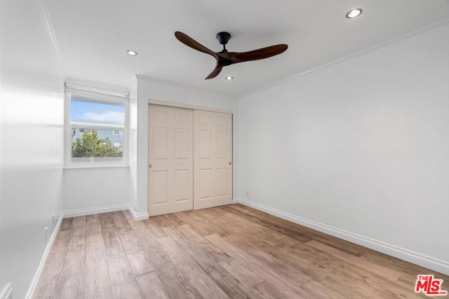 22 Navy Street 202, Los Angeles, CA 90291