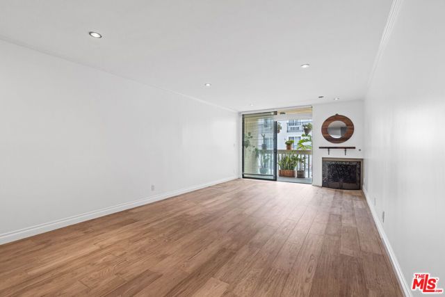 22 Navy Street 202, Los Angeles, CA 90291