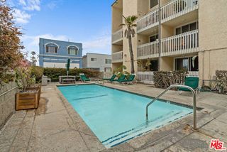 22 Navy Street 202, Los Angeles, CA 90291