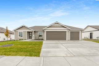 10506 Lake Dr, Pasco, WA 99301