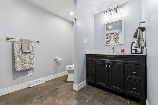 182 S Main Street, Newton, NH 03858