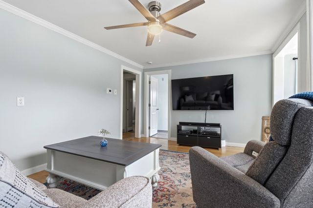 182 S Main Street, Newton, NH 03858