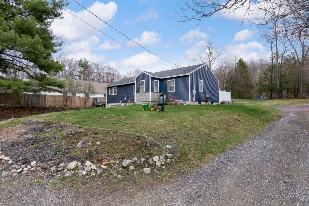 182 S Main Street, Newton, NH 03858