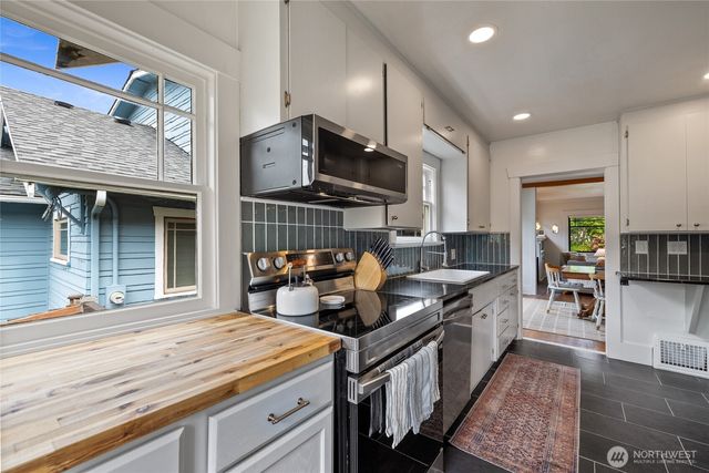 920 N Sheridan Avenue, Tacoma, WA 98403