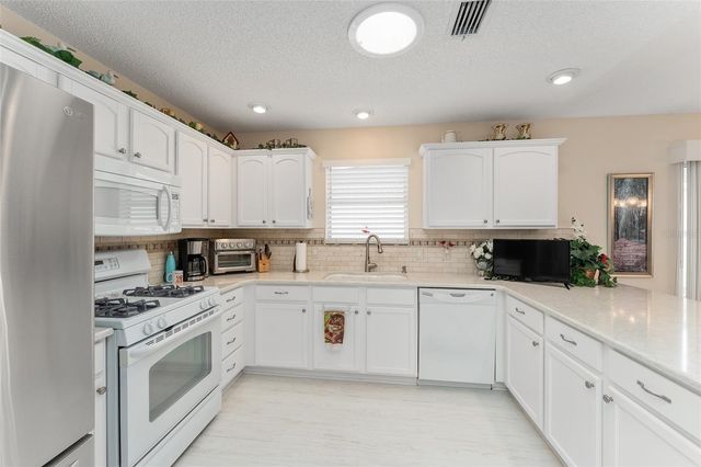 585 LACY PLACE, The Villages, FL 32162