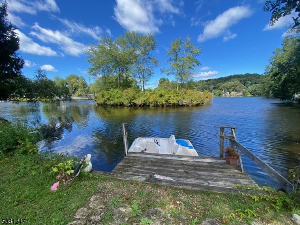 7 Beaver Point Trl, Jefferson Twp., NJ 07849