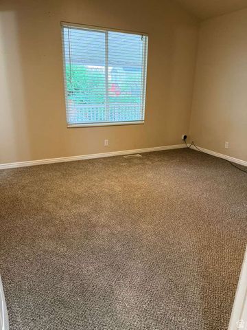 721 W 1960 N, Clinton, UT 84015