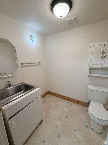 721 W 1960 N, Clinton, UT 84015