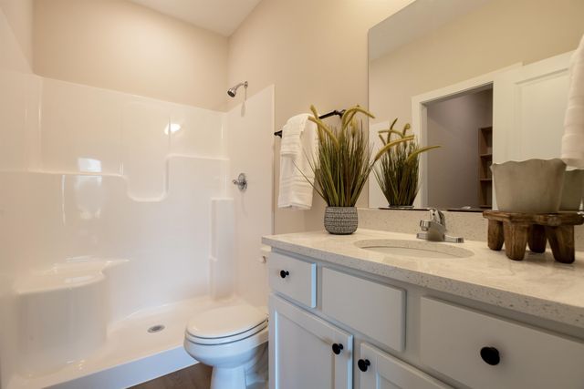 5513 N Sandkey Cir, Wichita, KS 67204