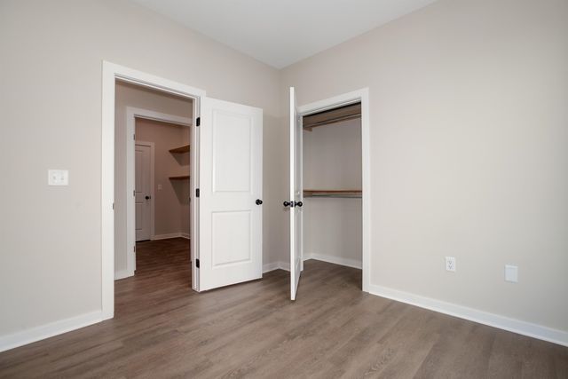 5513 N Sandkey Cir, Wichita, KS 67204