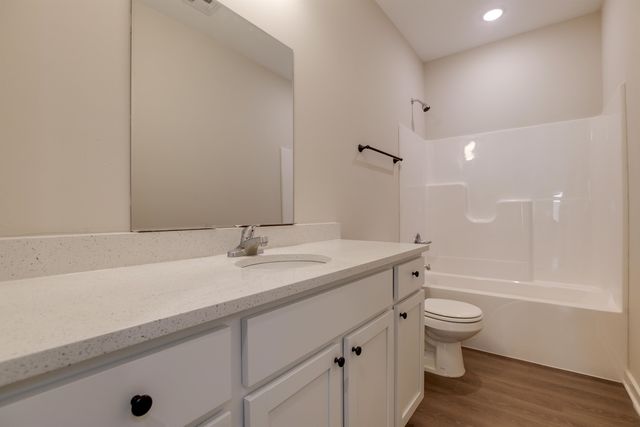 5513 N Sandkey Cir, Wichita, KS 67204