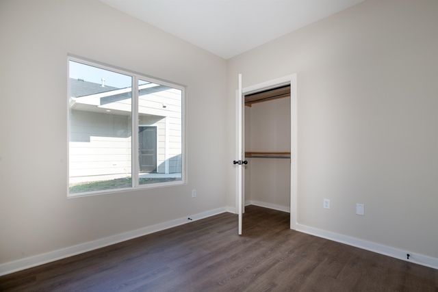 5513 N Sandkey Cir, Wichita, KS 67204