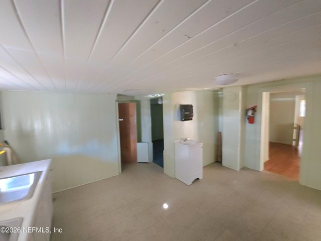 930 CESERY Boulevard, Jacksonville, FL 32211