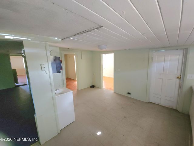 930 CESERY Boulevard, Jacksonville, FL 32211