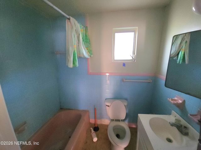 930 CESERY Boulevard, Jacksonville, FL 32211