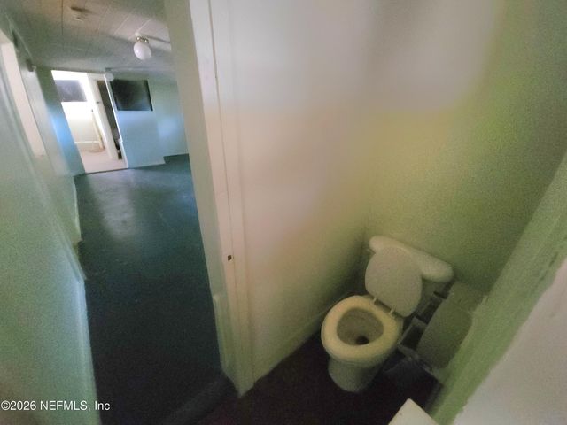 930 CESERY Boulevard, Jacksonville, FL 32211