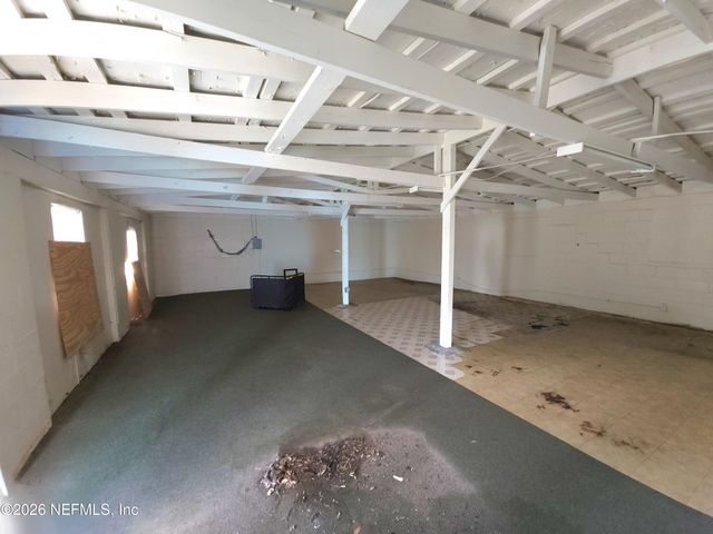 930 CESERY Boulevard, Jacksonville, FL 32211