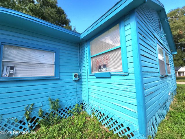 930 CESERY Boulevard, Jacksonville, FL 32211