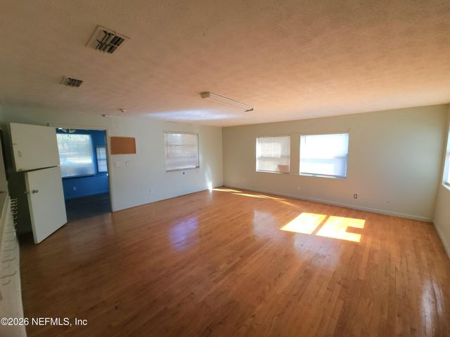 930 CESERY Boulevard, Jacksonville, FL 32211