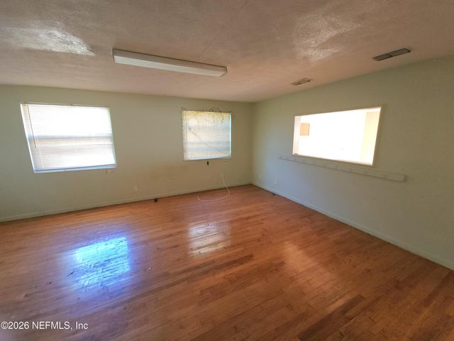 930 CESERY Boulevard, Jacksonville, FL 32211