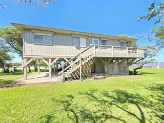 2182 W Bayshore Drive, Palacios, TX 77465