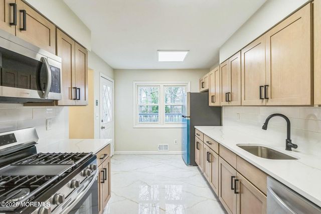 1575 Deer Hollow Drive, Toms River, NJ 08753