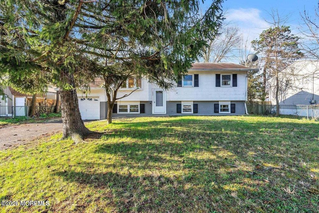 1575 Deer Hollow Drive, Toms River, NJ 08753