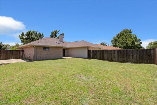 1733 Brighton Drive, Carrollton, TX 75007