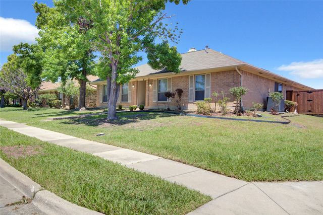 1733 Brighton Drive, Carrollton, TX 75007