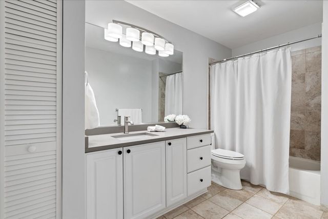 2512 N Bosworth Avenue 208, Chicago, IL 60614