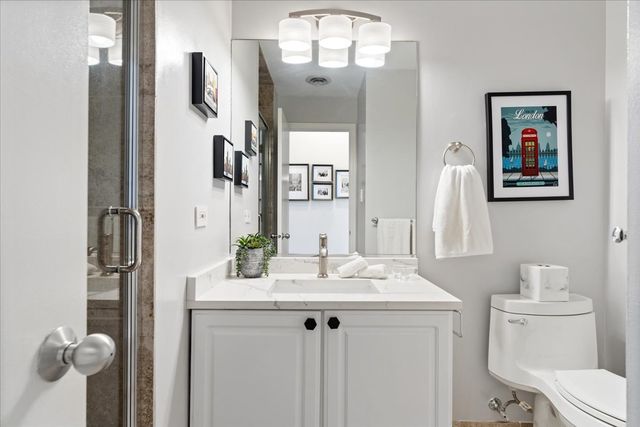 2512 N Bosworth Avenue 208, Chicago, IL 60614