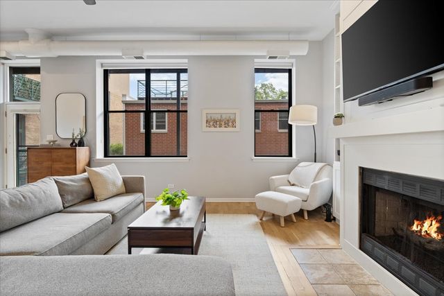 2512 N Bosworth Avenue 208, Chicago, IL 60614