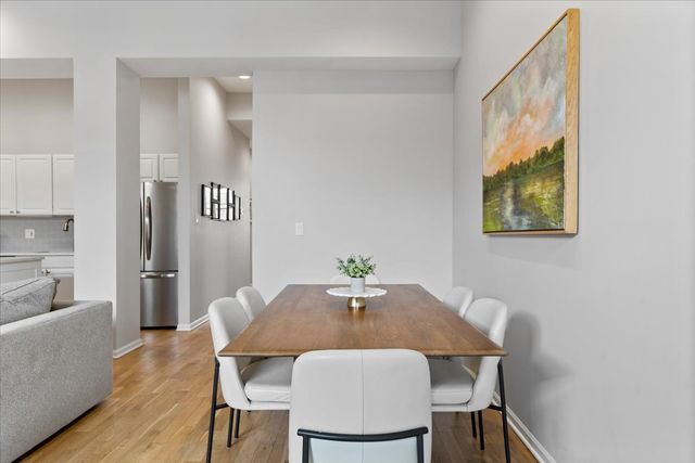 2512 N Bosworth Avenue 208, Chicago, IL 60614